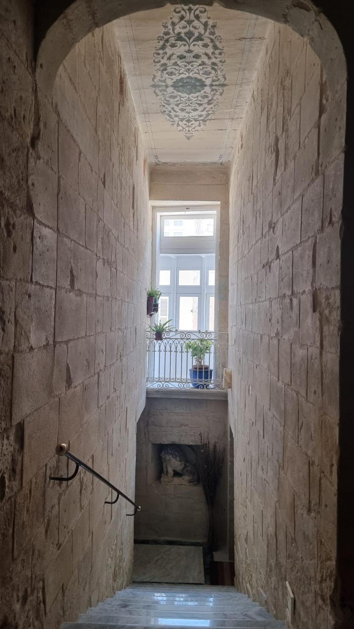 Servants' Quarters Studio Apartment Валлетта Екстер'єр фото